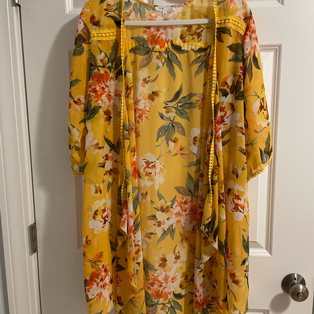 Floral Crochet Woven Open Front Wrap - L